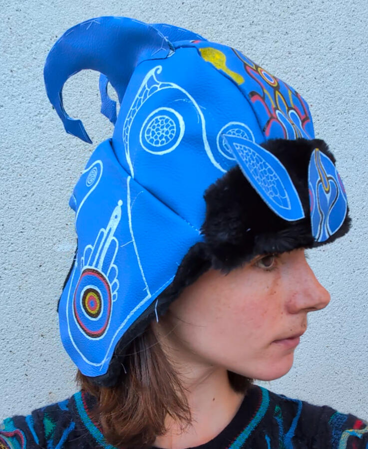 Chapka de dragonnier en fourrure et simili cuir.